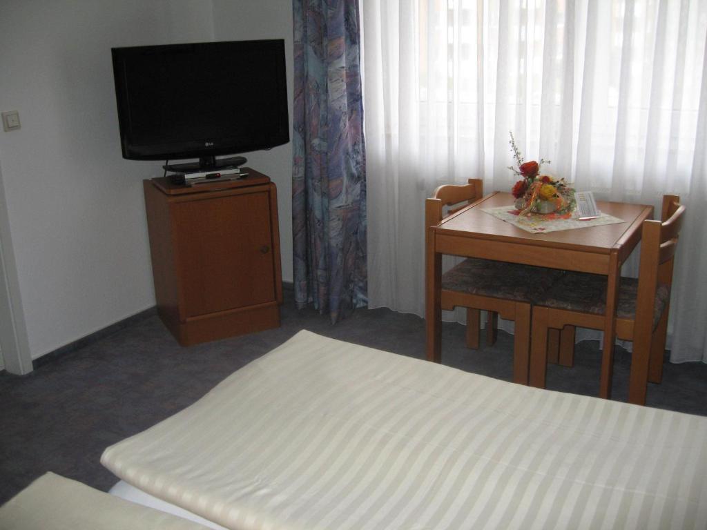 Hotel Alt-Holzhausen Bad Pyrmont Quarto foto