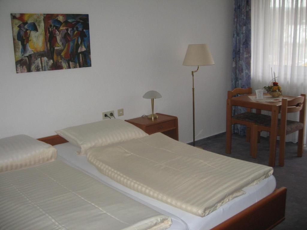 Hotel Alt-Holzhausen Bad Pyrmont Quarto foto